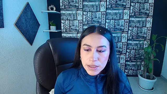 EmiGomez  online show from October 26, 2025, 1:33 pm