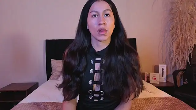 EmiGomez  online show from March 25, 2026, 1:10 pm