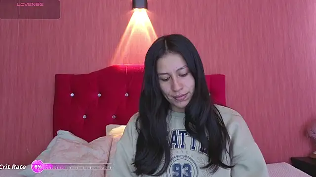 EmiGomez  online show from September 29, 2025, 1:17 pm