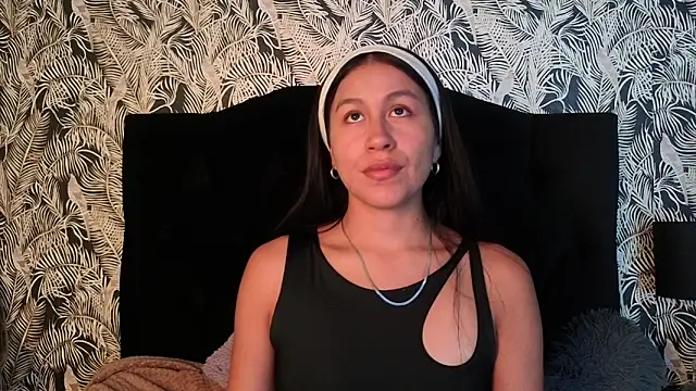 Snapshot of EmiGomez_ chatting on December 21, 2025, 8:31 pm EmiGomez online show from December 21, 2025, 8:31 pm