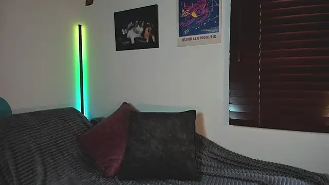 Snapshot of EmiGomez_ chatting on February 13, 2026, 1:33 pm EmiGomez online show from February 13, 2026, 1:33 pm