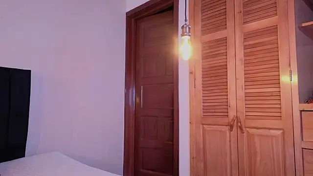 Snapshot of EmiGomez_ chatting on January 15, 2026, 12:30 pm EmiGomez online show from January 15, 2026, 12:30 pm