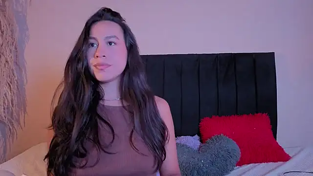 Snapshot of EmiGomez_ chatting on January 15, 2026, 12:25 am EmiGomez online show from January 15, 2026, 12:25 am