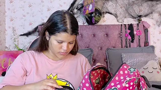 AvrillThomas online show from October 25, 2025, 1:23 pm