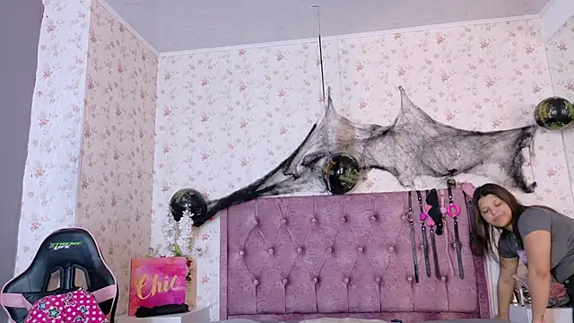 AvrillThomas online show from October 27, 2025, 3:24 pm