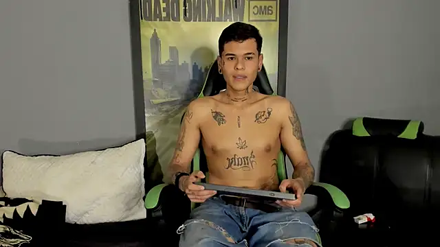 Snapshot of jamesinked_ chatting on March 21, 2025, 10:28 pm jamesinked online show from March 21, 2025, 10:28 pm
