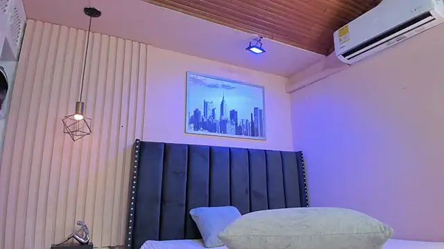 viiolett lee online show from April 11, 2026, 8:34 pm