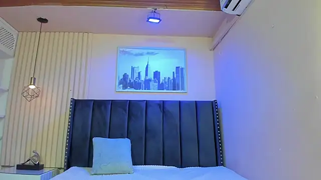 viiolett lee online show from March 27, 2026, 8:43 pm