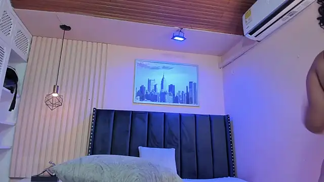 viiolett lee online show from April 14, 2026, 8:25 pm