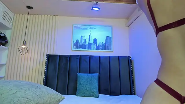 viiolett lee online show from March 10, 2026, 8:24 pm