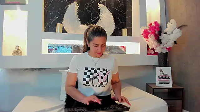 Cinthya mjs online show from October 17, 2025, 12:07 pm