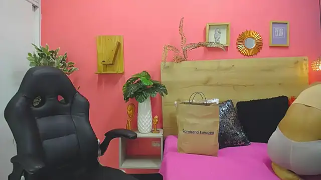 aslyhernandez 7 online show from March 31, 2026, 10:28 am