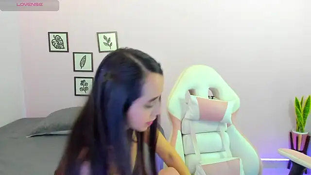 Snapshot of sophie_pazz chatting on March 1, 2025, 10:42 pm sophie pazz online show from March 1, 2025, 10:42 pm