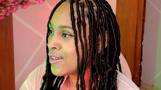 Snapshot of Elith_noa chatting on October 28, 2025, 8:08 pm Elith noa online show from October 28, 2025, 8:08 pm