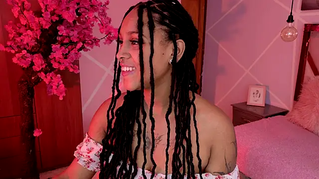 Snapshot of Elith_noa chatting on November 1, 2025, 8:25 pm Elith noa online show from November 1, 2025, 8:25 pm