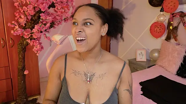 Snapshot of Elith_noa chatting on October 25, 2025, 7:36 pm Elith noa online show from October 25, 2025, 7:36 pm