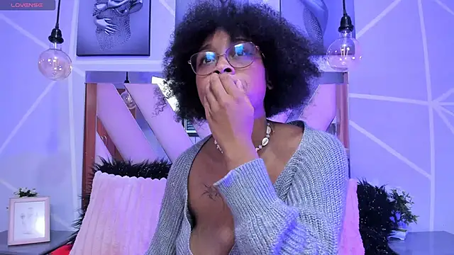Snapshot of Elith_noa chatting on March 1, 2025, 1:32 am Elith noa online show from March 1, 2025, 1:32 am