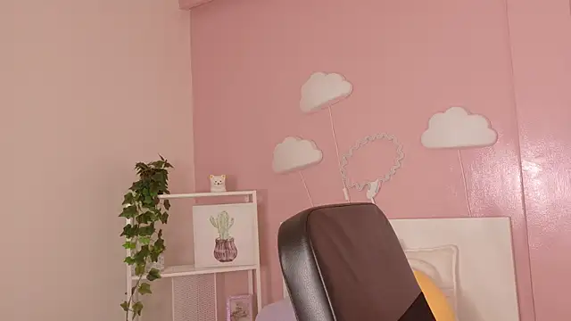 briannajackson  online show from October 28, 2025, 8:08 pm