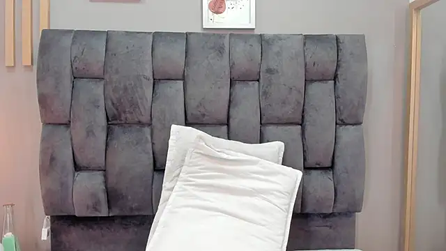 mariaa fernanda online show from December 4, 2025, 3:38 am