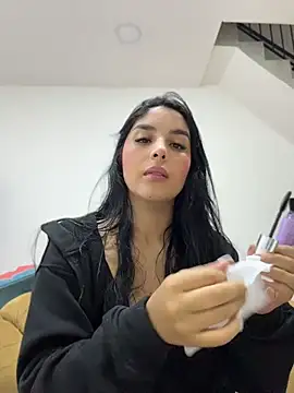  miaquevedo  online show from April 13, 2026, 12:31 pm