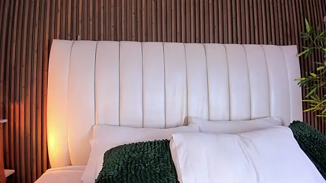 CaitlynCouper online show from April 6, 2026, 11:17 pm