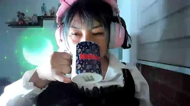 Snapshot of Shaddycute_ chatting on June 21, 2026, 1:33 am Shaddycute online show from June 21, 2026, 1:33 am