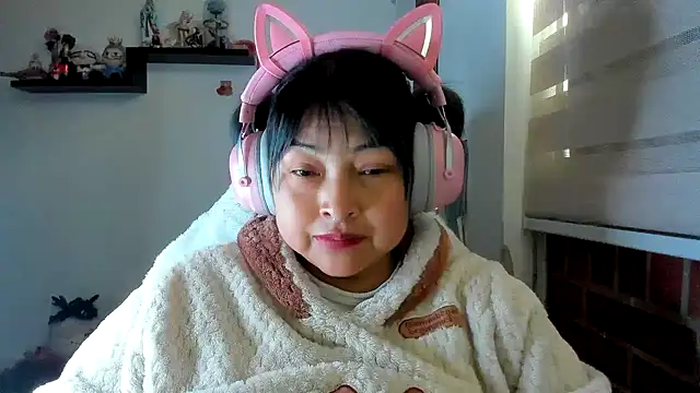 Snapshot of Shaddycute_ chatting on June 3, 2026, 11:33 am Shaddycute online show from June 3, 2026, 11:33 am