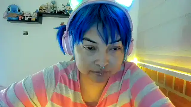 Shaddycute  online show from November 2, 2025, 4:56 pm