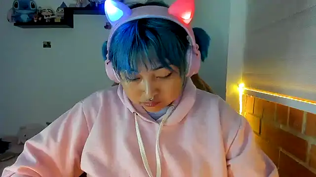 Snapshot of Shaddycute_ chatting on December 19, 2025, 10:06 am Shaddycute online show from December 19, 2025, 10:06 am