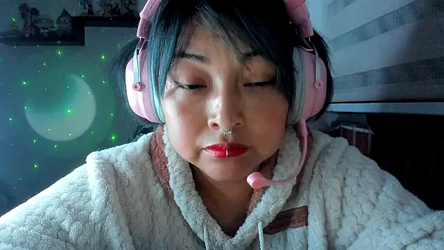 Shaddycute  online show from May 18, 2026, 4:07 am