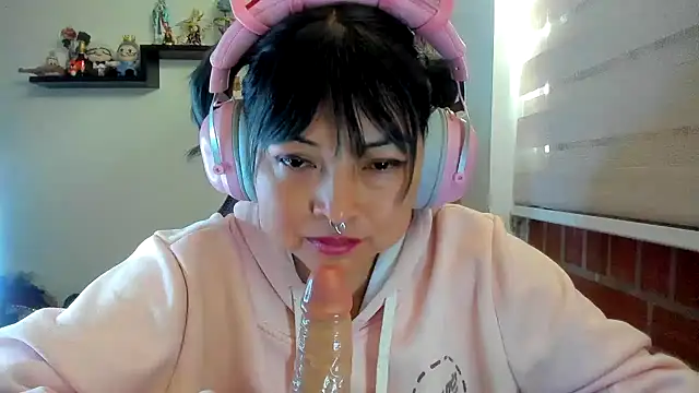 Snapshot of Shaddycute_ chatting on June 21, 2026, 1:39 pm Shaddycute online show from June 21, 2026, 1:39 pm