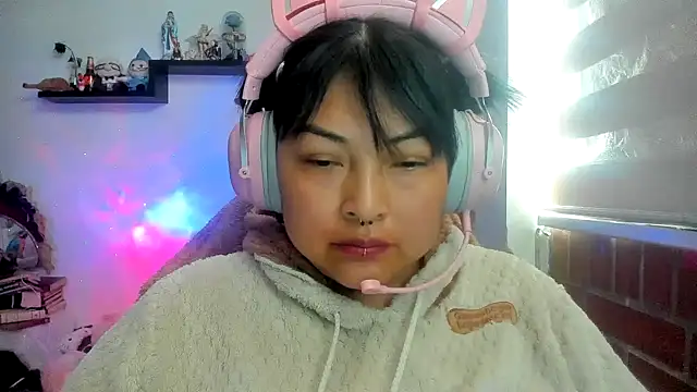 Shaddycute  online show from April 10, 2026, 6:37 pm