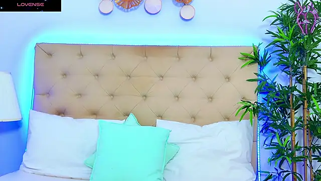 Snapshot of DaliyaArabian chatting on September 25, 2025, 12:00 pm DaliyaArabian online show from September 25, 2025, 12:00 pm