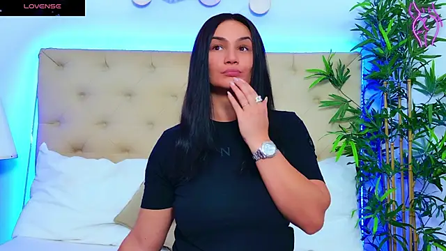 Snapshot of DaliyaArabian chatting on September 10, 2025, 12:48 pm DaliyaArabian online show from September 10, 2025, 12:48 pm