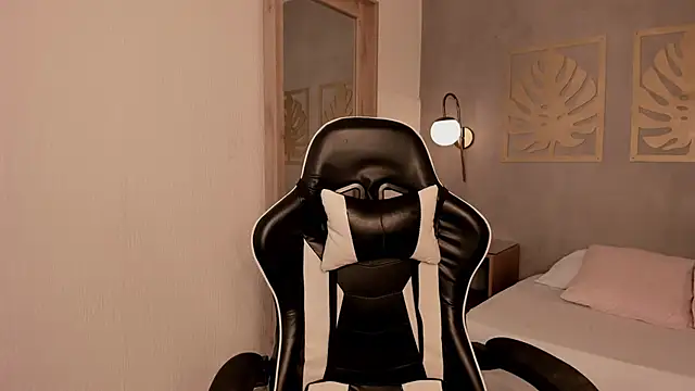 Snapshot of caro03x chatting on November 28, 2025, 2:12 am caro03x online show from November 28, 2025, 2:12 am