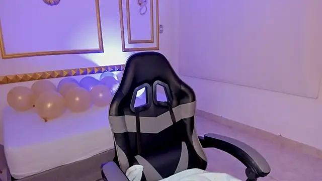 Snapshot of caro03x chatting on November 5, 2025, 2:14 am caro03x online show from November 5, 2025, 2:14 am