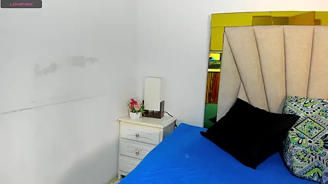 Snapshot of vahiolet_fuentes chatting on November 25, 2025, 3:07 am vahiolet fuentes online show from November 25, 2025, 3:07 am