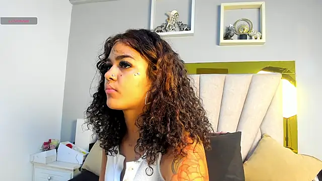 Snapshot of vahiolet_fuentes chatting on August 2, 2026, 3:16 am vahiolet fuentes online show from August 2, 2026, 3:16 am