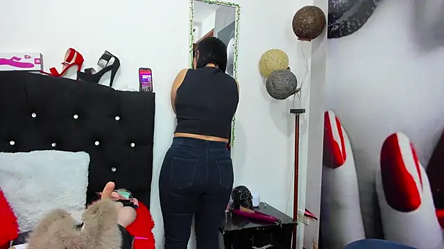 karenlennox1 online show from October 19, 2025, 1:19 am