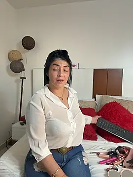 karenlennox1 online show from May 10, 2026, 6:10 pm