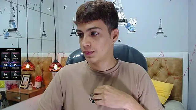 Snapshot of SkinnyBoy_ chatting on March 19, 2025, 12:01 pm SkinnyBoy online show from March 19, 2025, 12:01 pm