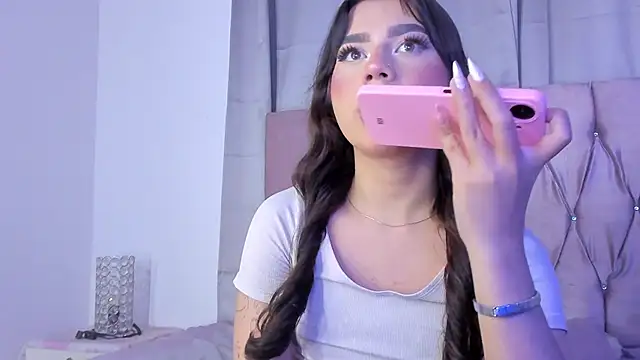 Snapshot of Ashley_piinkk_ chatting on March 21, 2025, 2:39 am Ashley piinkk  online show from March 21, 2025, 2:39 am