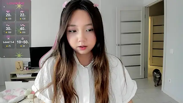 Snapshot of Fluffy_Rose chatting on May 7, 2026, 4:06 am Fluffy Rose online show from May 7, 2026, 4:06 am