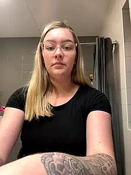 xX HotCouple Xx online show from September 22, 2025, 6:47 pm