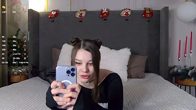 Snapshot of ReginaRobinson chatting on December 17, 2025, 5:56 am ReginaRobinson online show from December 17, 2025, 5:56 am