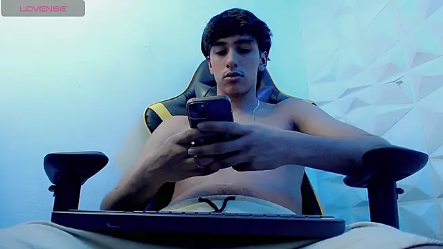 Snapshot of Jake_tripp chatting on March 16, 2025, 6:20 am Jake tripp online show from March 16, 2025, 6:20 am