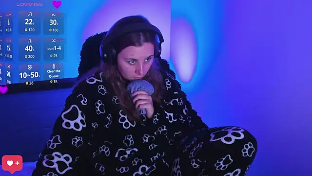 Snapshot of bonnie_moon_ chatting on March 17, 2026, 7:28 pm bonnie moon online show from March 17, 2026, 7:28 pm