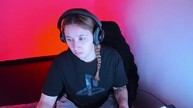 Snapshot of bonnie_moon_ chatting on April 14, 2026, 5:40 pm bonnie moon online show from April 14, 2026, 5:40 pm