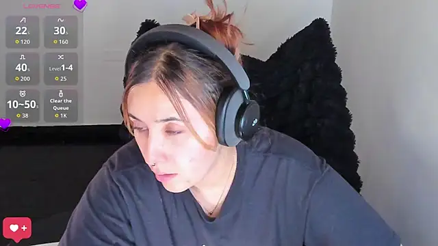 bonnie moon  online show from February 12, 2026, 7:46 pm