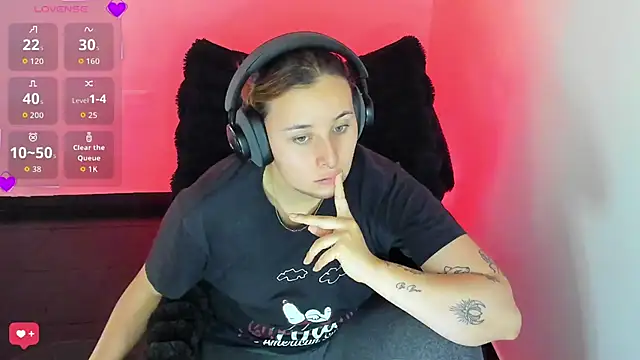 bonnie moon  online show from February 4, 2026, 5:52 pm